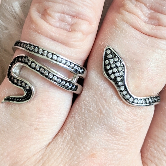 Jewelry - 🐍FINAL DROP Sterling Double Finger Snake Ring🐍